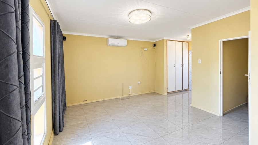 5 Bedroom Property for Sale in Wilkoppies North West
